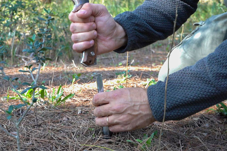 tok coltello full tang utilizzo come martello per picchetti tenda